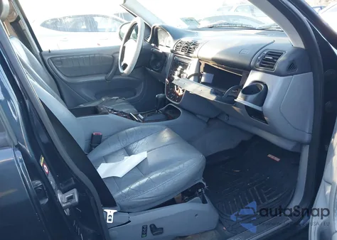 2000 Mercedes-Benz Ml 320 z USA, uszkodzony, nr VIN 4JGAB54E5YA187206